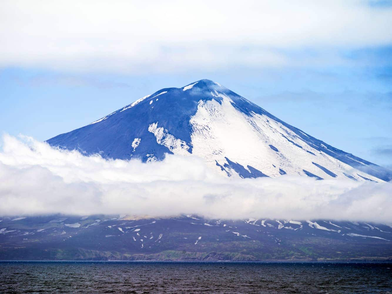 Алаид вулкан фото